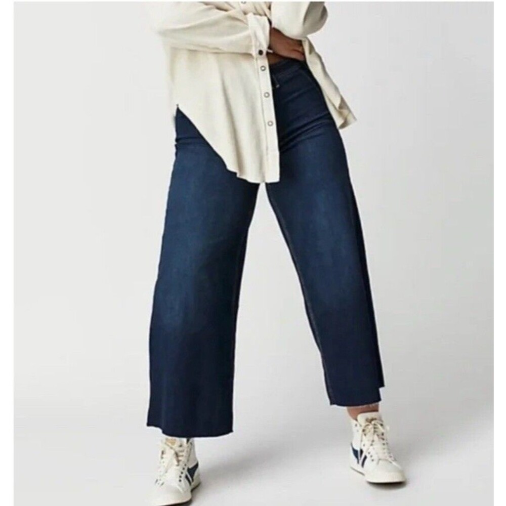 NEW Free People We the Free Crvy Counter Culture Button Wide Leg Crop Jean
